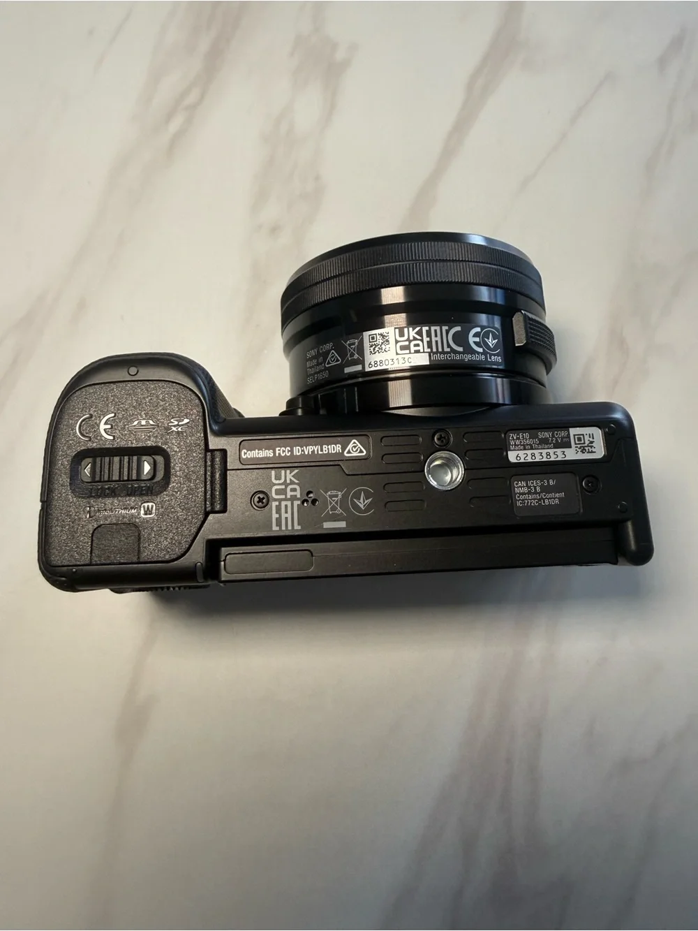 BRAND NEW Sony ZV-E10 Mirrorless Vlog Camera in Black BRAND NEW FROM BOX